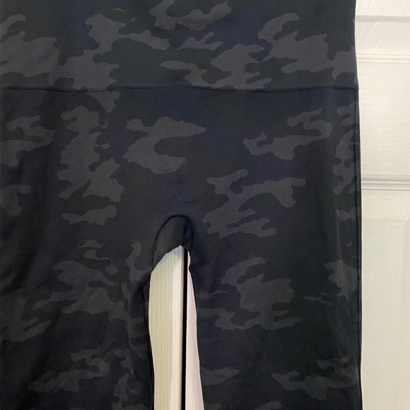 Spanx camo leggings - Picture 4 of 6